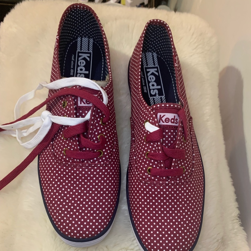 Beet red w/white pin dots, size 9M keds sneakers, includes 2 sets of laces